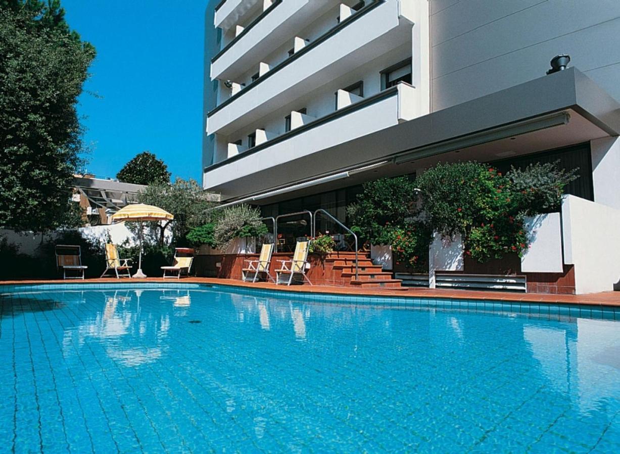 National Hotel ริมินี ภายนอก รูปภาพ