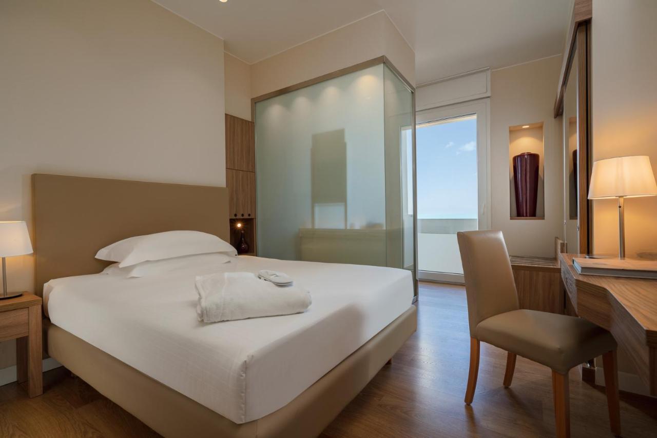 National Hotel ริมินี ภายนอก รูปภาพ