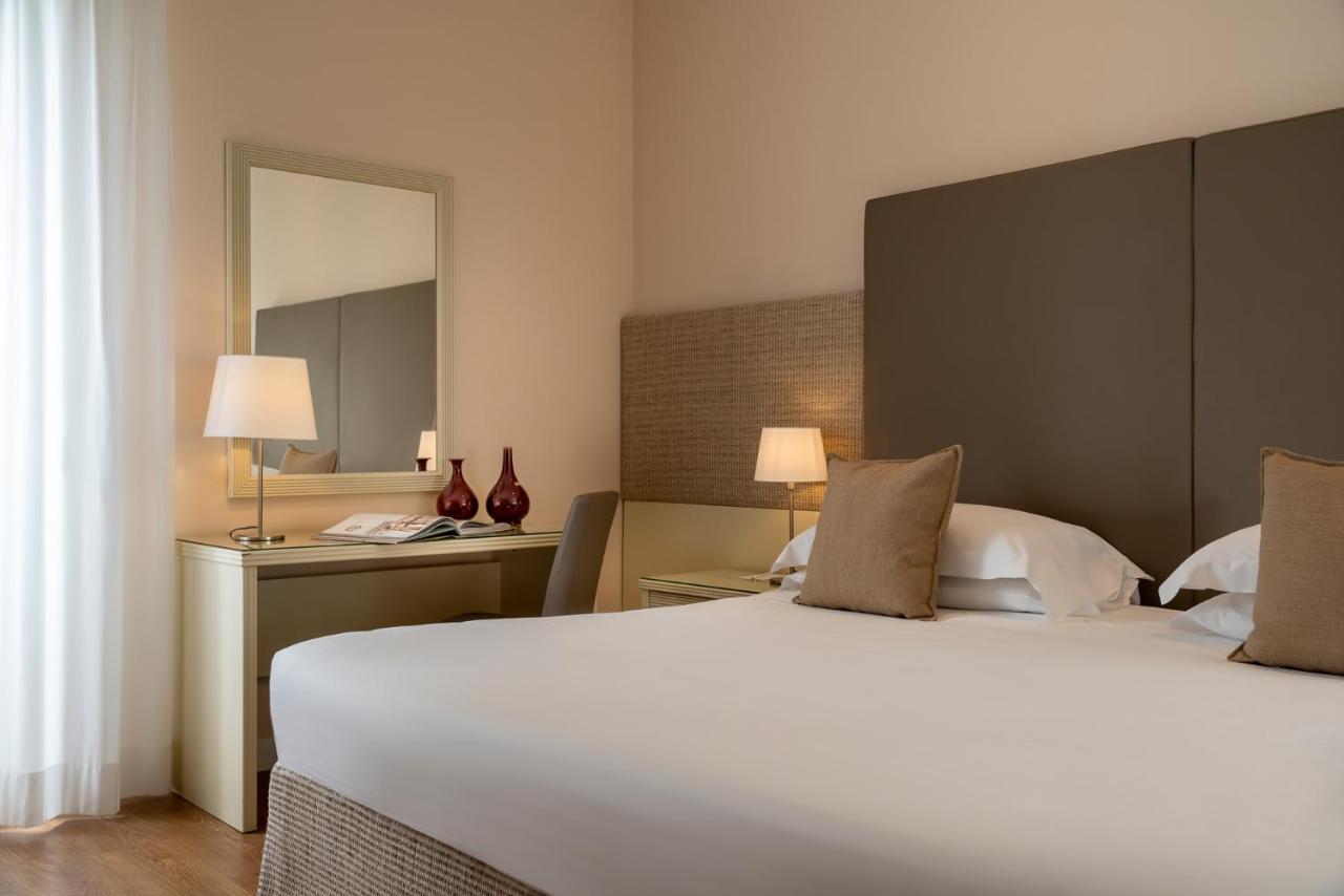 National Hotel ริมินี ภายนอก รูปภาพ