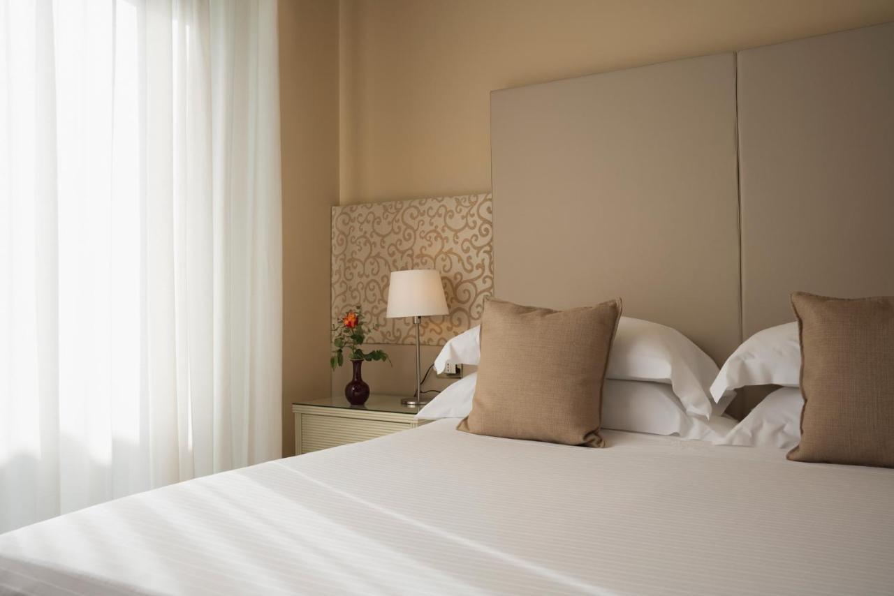 National Hotel ริมินี ภายนอก รูปภาพ