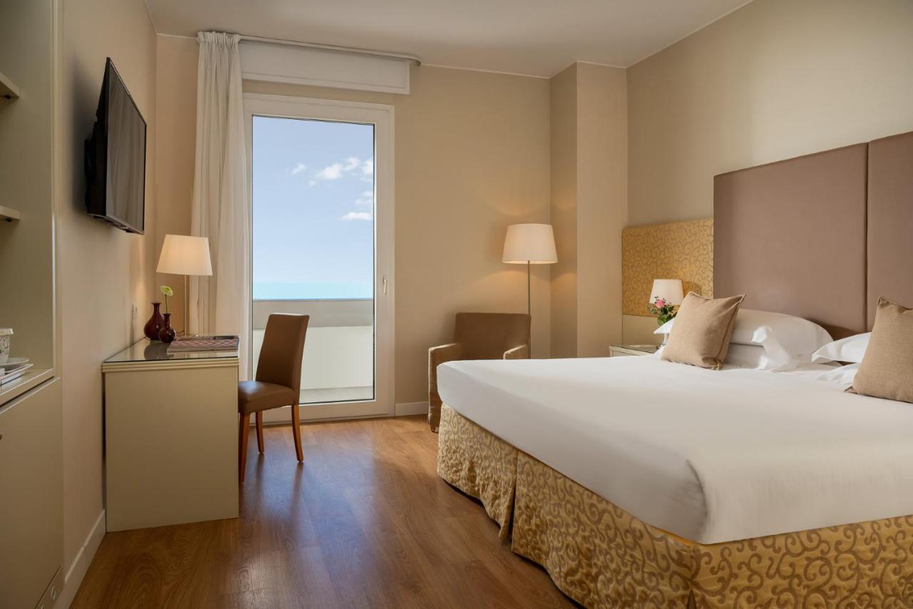 National Hotel ริมินี ภายนอก รูปภาพ